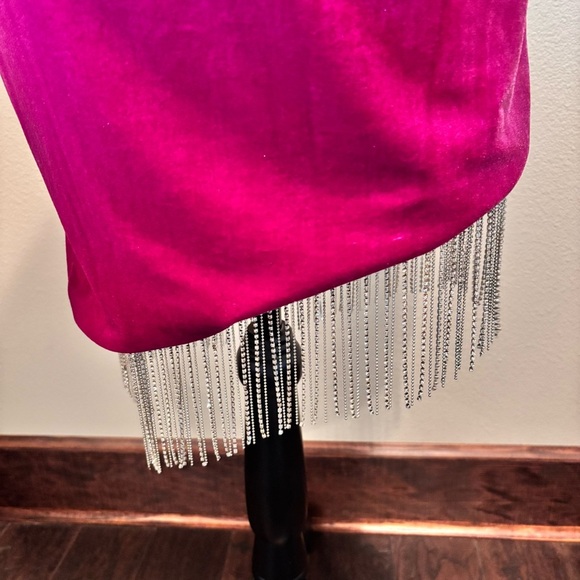 NWT City Vibe Velvet Fringe Asymmetrical Hem Bodycon Dress in Berry, size 11 - Picture 5 of 15